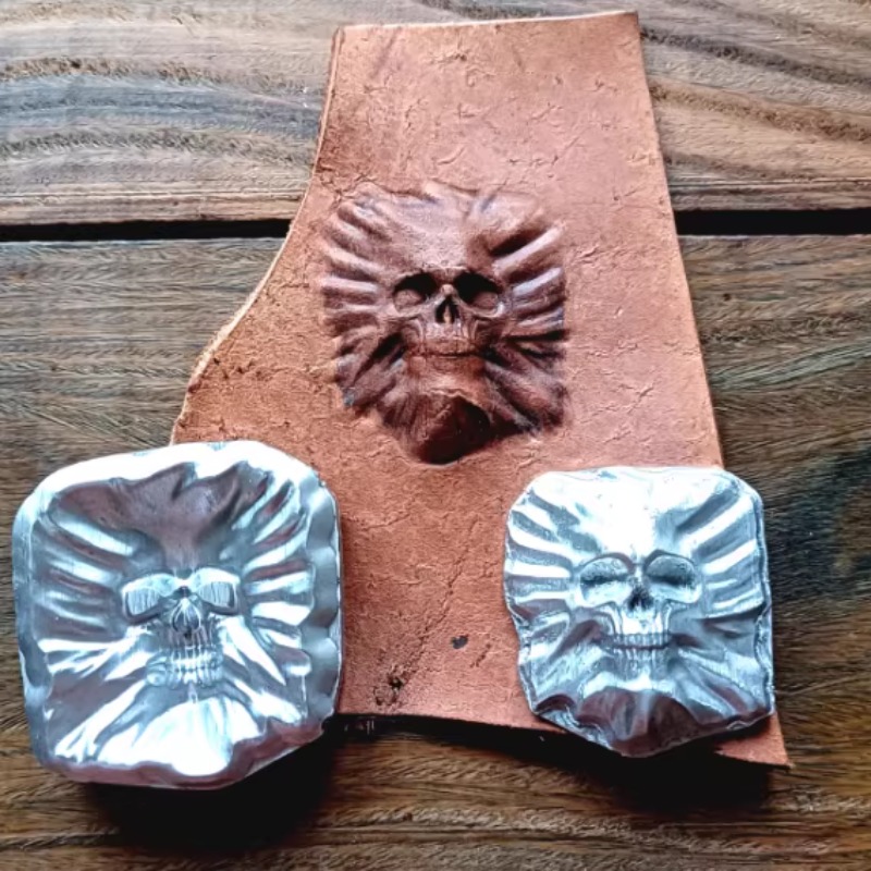 3D Mini Skull Head Leather Sta - đánh giá và giá Resin Art Logo